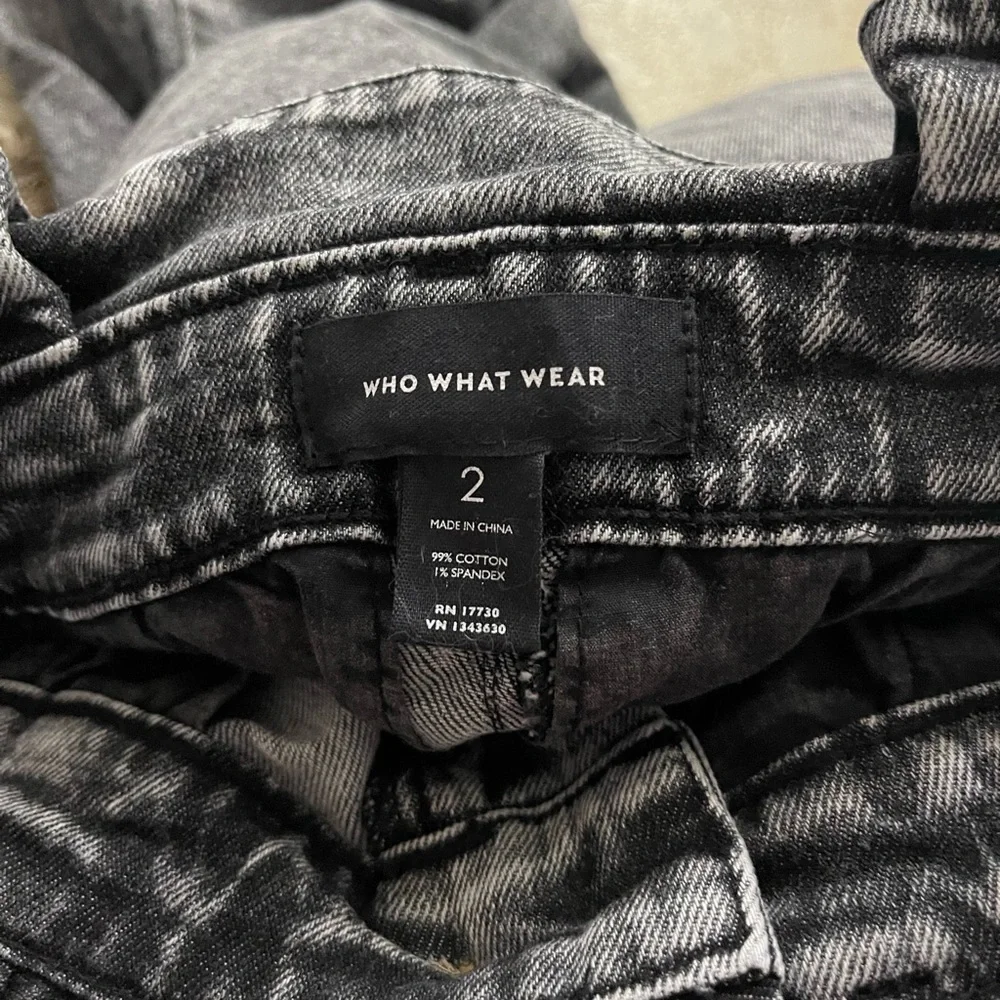 Hi what wear paper bag waist black gray acid wash jeans